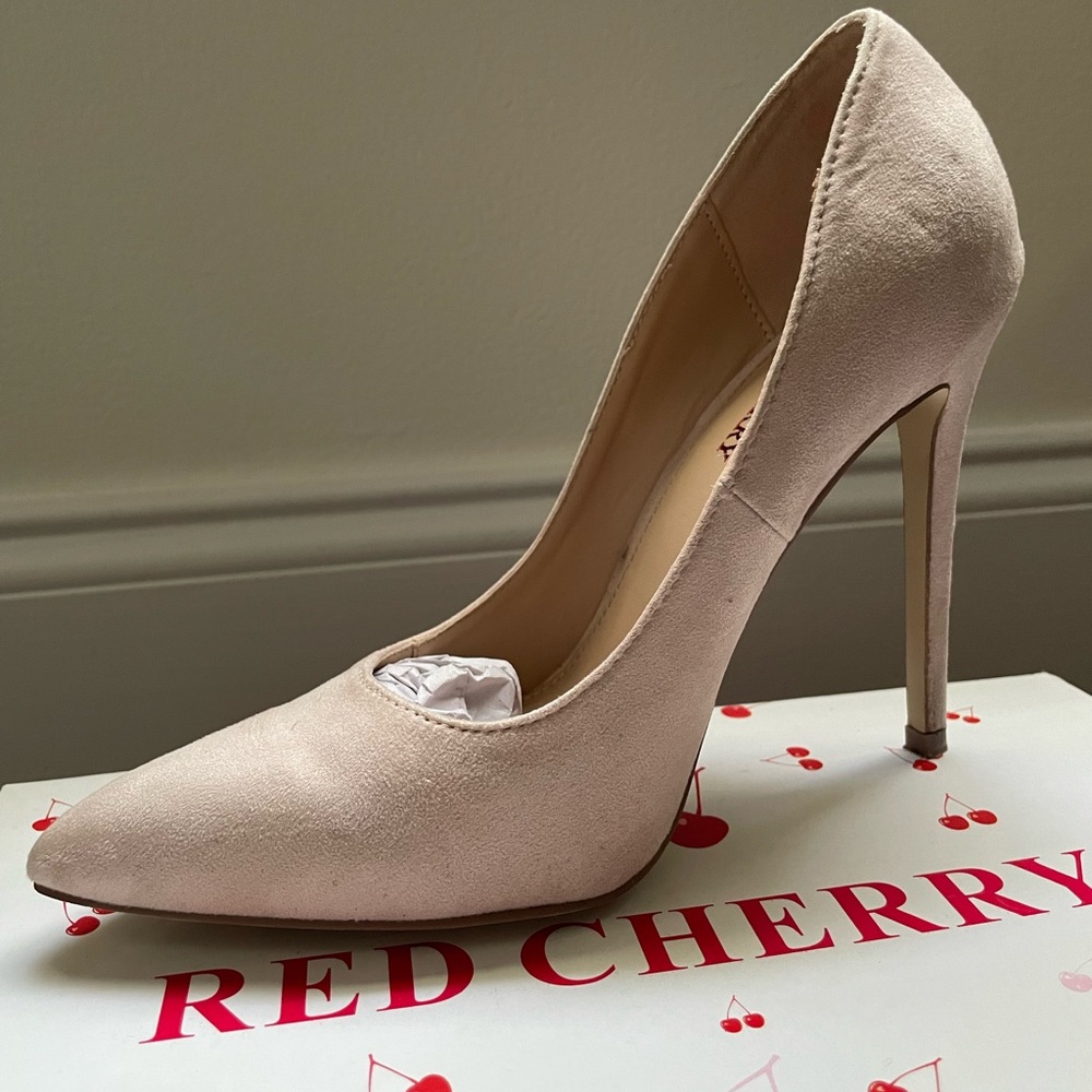 4/$20 EUC Stiletto Heel